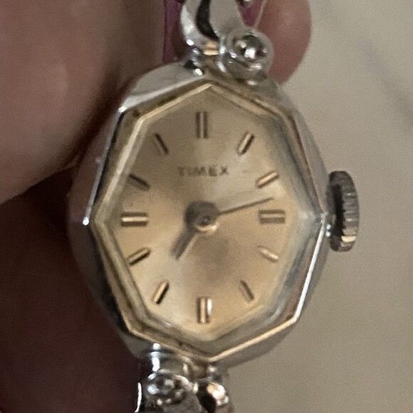 Timex Women's Watch Silver Toned Stretch Band Vintage Wind Up Dainty - Picture 2 of 10